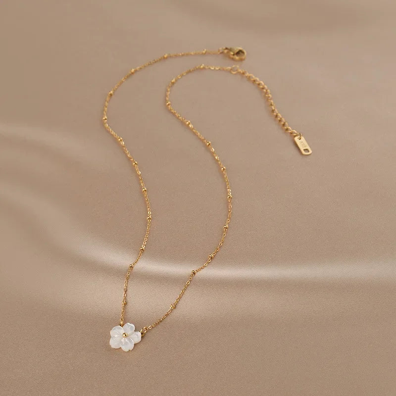 Aurora White Bloom Necklace