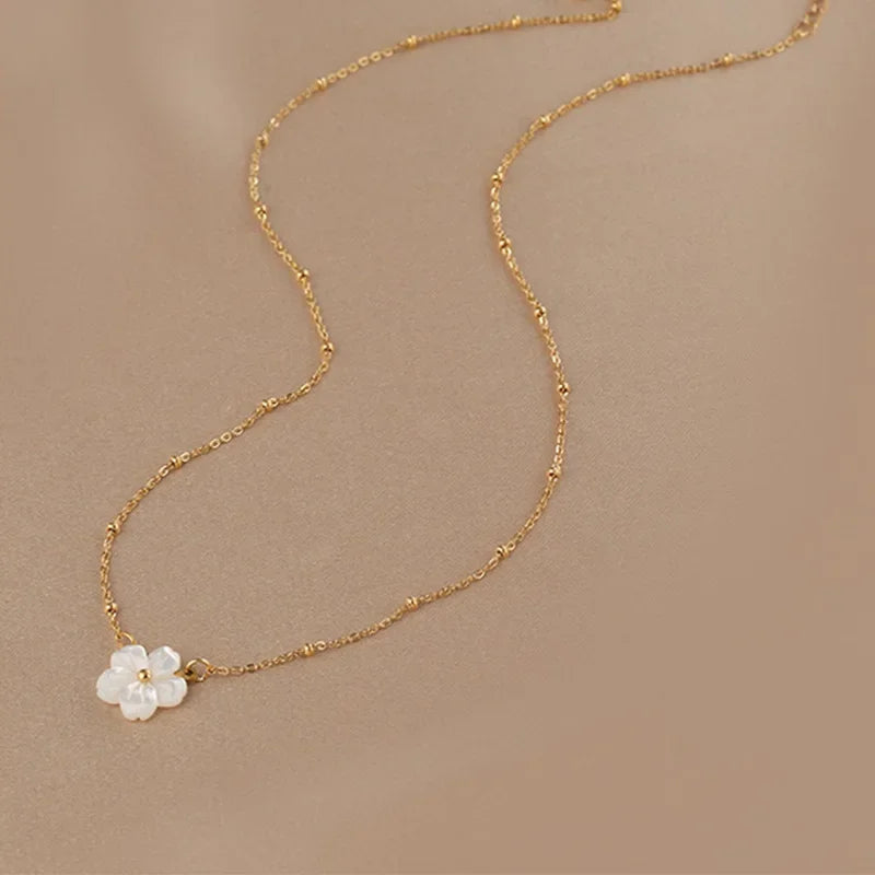Aurora White Bloom Necklace