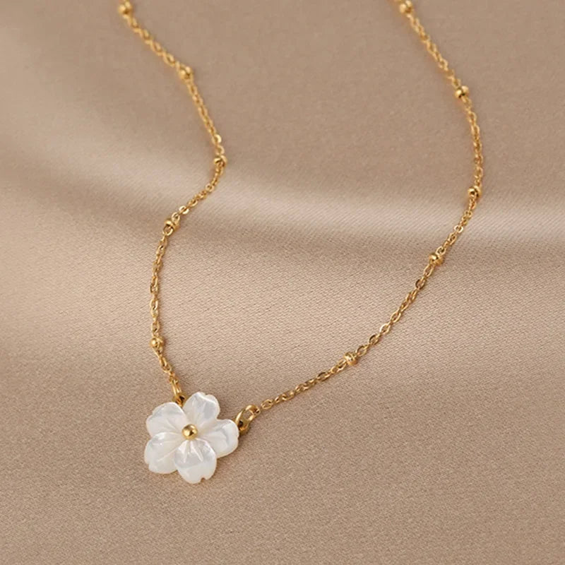 Aurora White Bloom Necklace