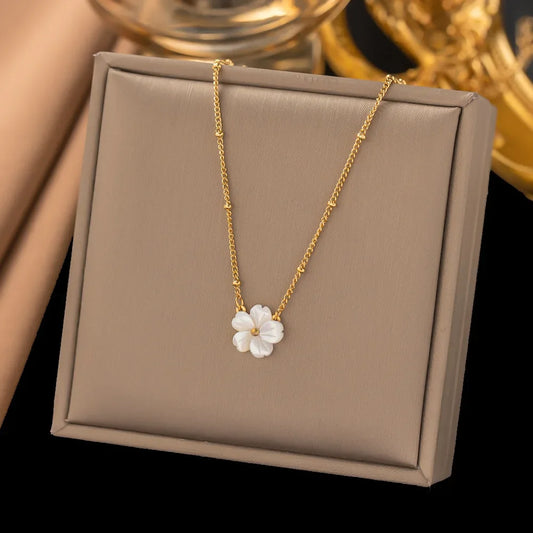 Aurora White Bloom Necklace