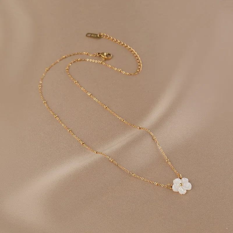Aurora White Bloom Necklace